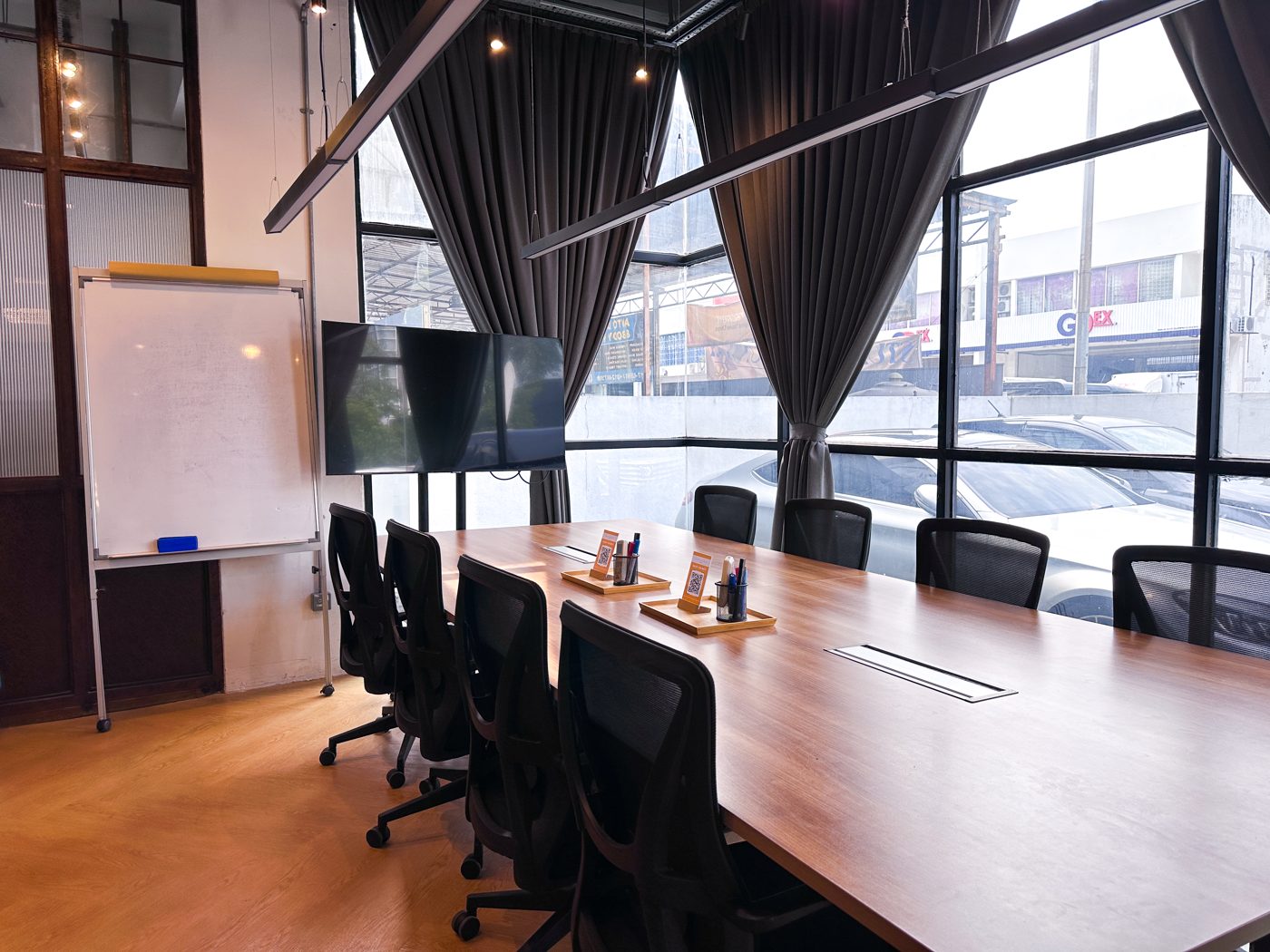 MR2 meeting room for rent in Bandar Sunway, 12 pax by the street windows
